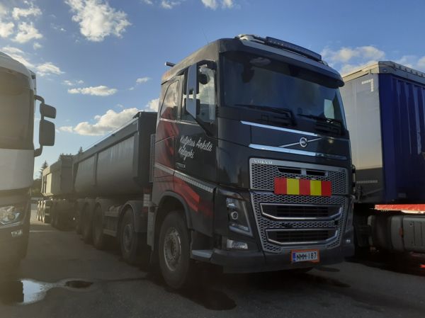 Kuljetus Änkilän Volvo FH16
Kuljetus Änkilä Ay:n Volvo FH16 sorayhdistelmä.
Avainsanat: Änkilä Volvo FH12 ABC Hirvaskangas