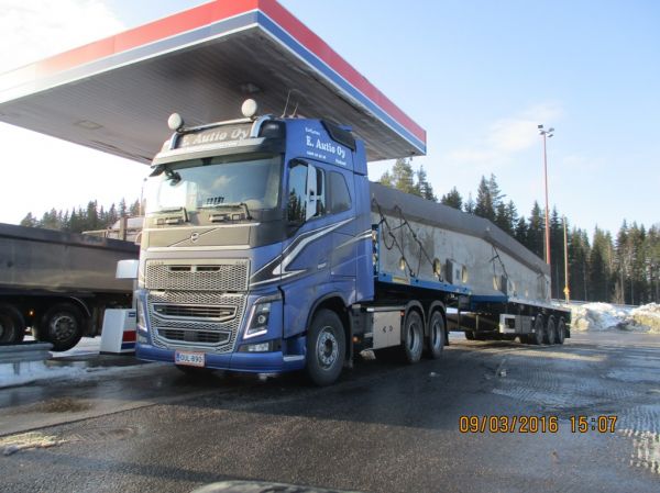 Kuljetus E Aution Volvo FH16
Kuljetus E Autio Oy:n Volvo FH16 elementin kuljetusyhdistelmä.
Avainsanat: Autio Volvo FH16 ABC Hirvaskangas