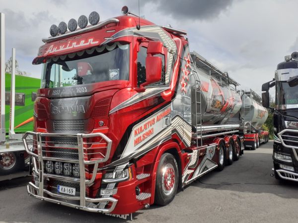 Kuljetus Auvisen Scania 560R
Kuljetus Auvisen Scania 560R "1953-2023 Anniversary" säiliöyhdistelmä.
Avainsanat: Auvinen Scania 560R Anniversary Himos23