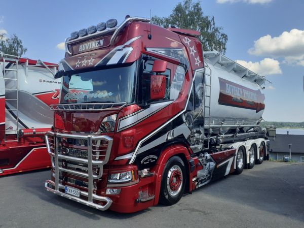 Kuljetus Auvisen Scania
Kuljetus Auvisen Scania säiliöauto.
Avainsanat: Auvinen Scania Himos25