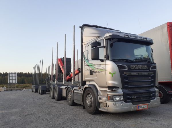 Kuljetus H&H Heinosen Scania R730
Kuljetus H&H Heinonen Oy:n Scania R730 puutavarayhdistelmä.
Avainsanat: Heinonen Scania R730 Hirvaskangas