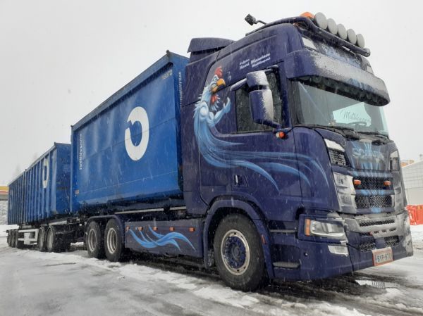 Kuljetus H Maanisen Scania
Kuljetus H Maanisen Scania vaihtolavayhdistelmä.
Avainsanat: Maaninen Scania Shell Hirvaskangas