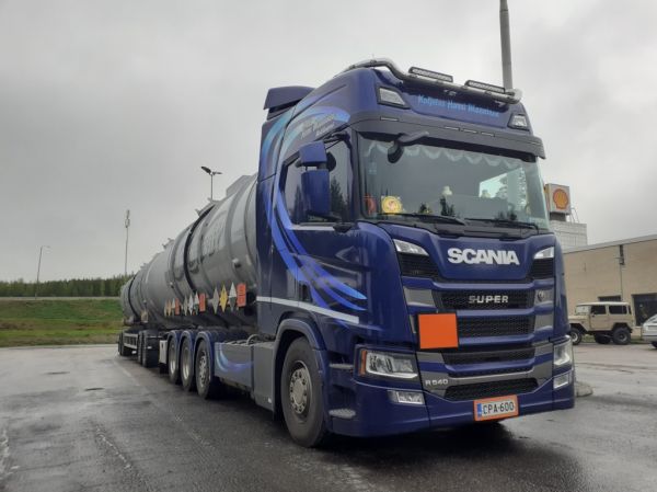 Kuljetus H Maanisen Scania R540
Kuljetus H Maanisen Scania R540 säiliöyhdistelmä.
Avainsanat: Maaninen Scania R540 Shell Hirvaskangas