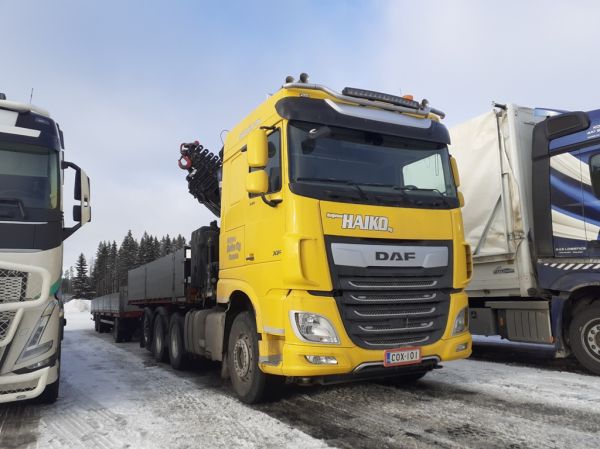 Kuljetus Haikon DAF XF530
Kuljetus Haiko Oy:n nosturilla varustettu DAF XF530 täysperävaunuyhdistelmä.
Avainsanat: Haiko DAF XF530 ABC Hirvaskangas