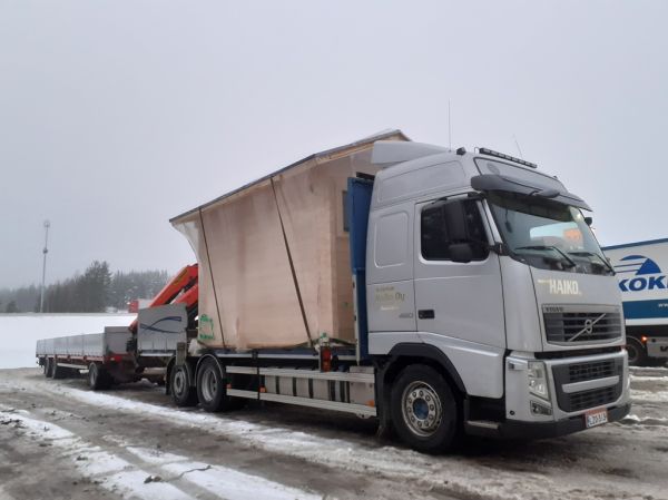 Kuljetus Haikon Volvo FH480
Kuljetus Haiko Oy:n nosturilla varustettu Volvo FH480 täysperävaunuyhdistelmä.
Avainsanat: Haiko Volvo FH480 Shell Hirvaskangas