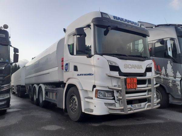 Kuljetus Hakamäen Scania G
Nesteen ajossa oleva Kuljetus Hakamäki Oy:n Scania G säiliöyhdistelmä.
Avainsanat: Hakamäki Neste Scania G ABC Hirvaskangas