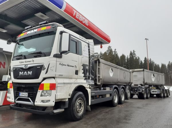 Kuljetus Heinosen MAN TGX 35.580
Kuljetus Heinonen Oy:n MAN TGX 35.580 sorayhdistelmä.
Avainsanat: Heinonen MAN TGX 35.580 ABC Hirvaskangas