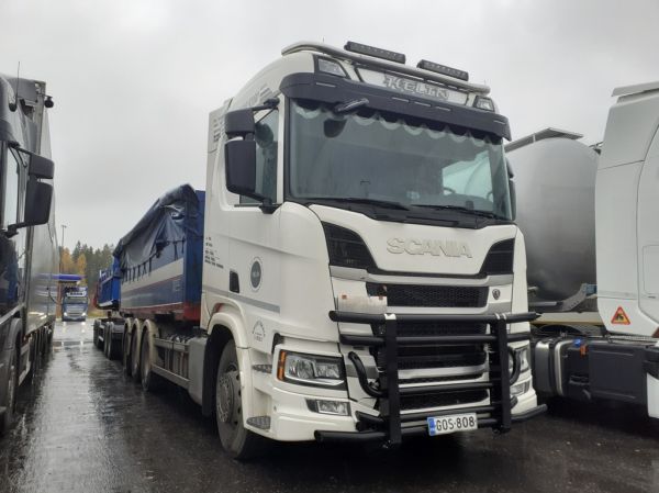 Kuljetus Helinin Scania
Kuljetus Helin Oy:n Scania täysperävaunuyhdistelmä.
Avainsanat: Helin Scania ABC Hirvaskangas