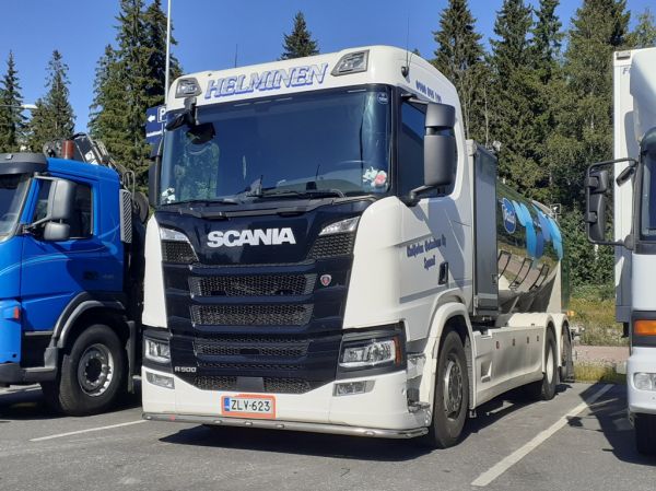 Kuljetus Helmisen Scania R500
Valion ajossa oleva Kuljetus Helminen Oy:n Scania R500 maitoauto.
Avainsanat: Valio Helminen Scania R500