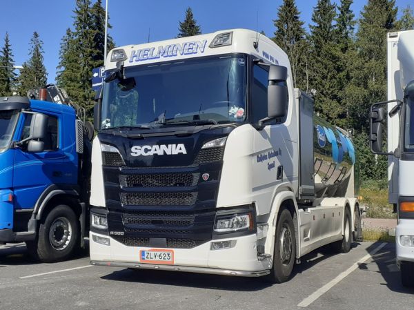 Kuljetus Helmisen Scania R500
Valion ajossa oleva Kuljetus Helminen Oy:n Scania R500 maitoauto.
Avainsanat: Valio Helminen Scania R500