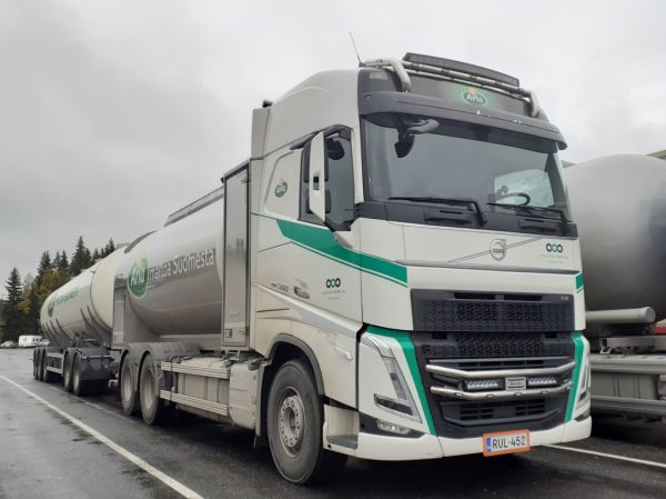 Kuljetus Hongan Volvo FH500
Arlan ajossa oleva Kuljetus Honka Oy:n Volvo FH500 säiliöyhdistelmä.
Avainsanat: Arla Honka Volvo FH500 ABC Hirvaskangas