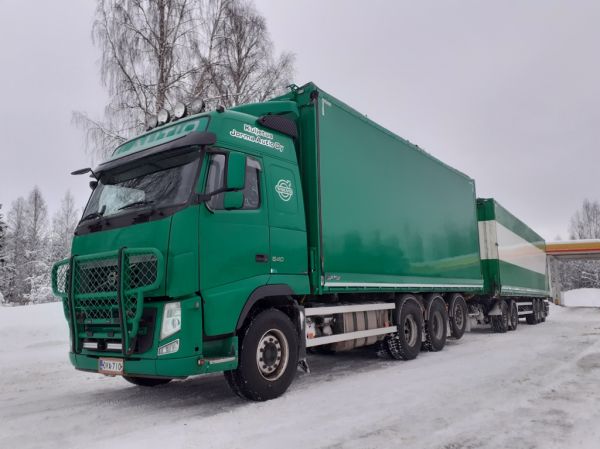 Kuljetus J Aution Volvo FH540
Kuljetus J Autio Oy:n Volvo FH540 turveyhdistelmä.
Avainsanat: Autio Volvo FH540 Shell Hirvaskangas