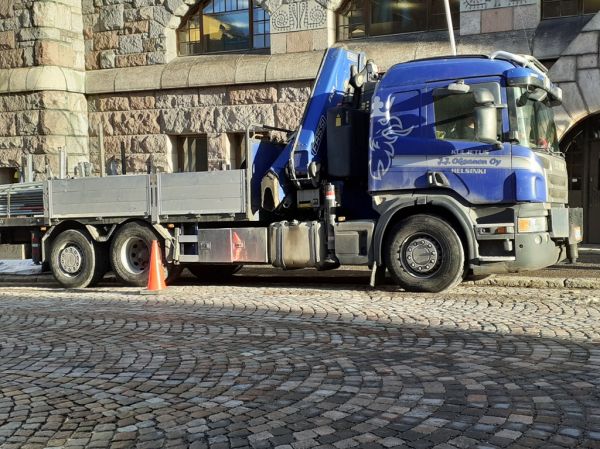 Kuljetus J.J Oksasen Scania
Kuljetus J.J Oksanen Oy:n nosturilla varustettu Scania kuorma-auto.
Avainsanat: Oksanen Scania