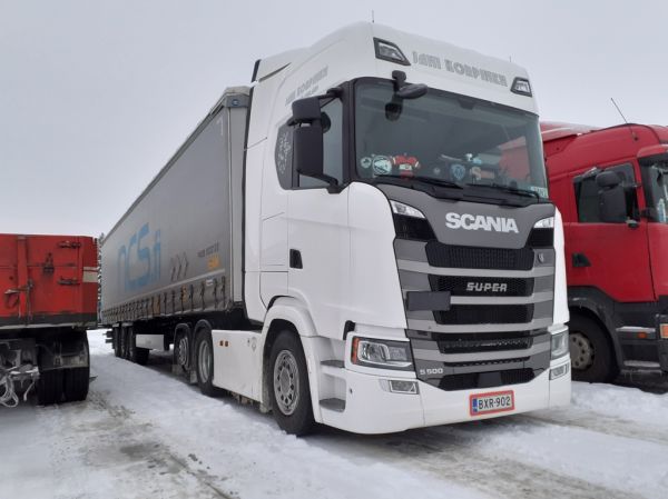 Kuljetus J Korpisen Scania S500
Kuljetus J Korpisen Scania S500 puoliperävaunuyhdistelmä.
Avainsanat: Korpinen Scania S500 ABC Hirvaskangas Jani