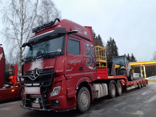 Kuljetus J Laurilan MB 2663 Actros
Kuljetus J Laurilan MB 2663 Actros lavettiyhdistelmä.
Avainsanat: Laurila MB 2663 Actros Shell Hirvaskangas