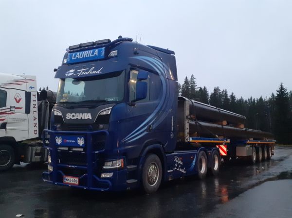 Kuljetus J Laurilan Scania
Kuljetus J Laurilan Scania puoliperävaunuyhdistelmä.
Avainsanat: Laurila Scania ABC Hirvaskangas