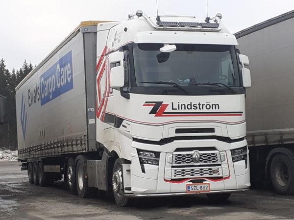 Kuljetus J Lindströmin Renault T High 480
Kuljetus J Lindströmin Renault T High 480 puoliperävaunuyhdistelmä.
Avainsanat: Lindström Renault T High 480 ABC Hirvaskangas