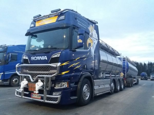 Kuljetus J Lintusen Scania R650
Kuljetus J Lintunen Ky:n Scania R650 säiliöyhdistelmä.
Avainsanat: Lintunen Scania R650 ABC Hirvaskangas