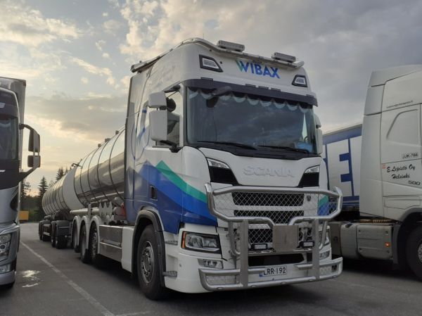 Kuljetus J Lintusen Scania
Kuljetus J Lintunen Ky:n Scania säiliöyhdistelmä.
Avainsanat: Lintunen Scania ABC Hirvaskangas Wibax