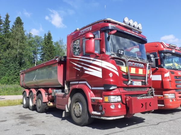 Kuljetus J Mäkelä ja J Viiala Oy:n Scania
Kuljetus J Mäkelä ja J Viiala Oy:n Scania sora-auto.
Avainsanat: Kuljetus-J-Mäkelä-J-Viiala Scania