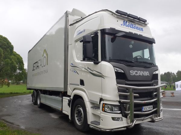 Kuljetus J Möttösen Scania 500R
 Kuljetus J Möttönen Oy:n Scania 500R rahtiauto.
Avainsanat: Möttönen Scania 500R Jetta-talo Perho25
