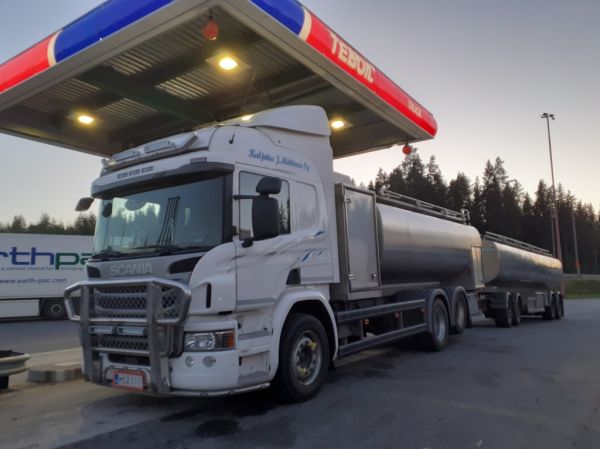 Kuljetus J Möttösen Scania P450
Valion ajossa oleva Kuljetus J Möttönen Oy:n Scania P450 säiliöyhdistelmä.
Avainsanat: Valio Möttönen Scania P450 ABC Hirvaskangas