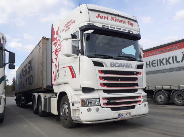 Kuljetus J Niemen Scania R450
Kuljetus J Niemi Oy:n Scania R450 puoliperävaunuyhdistelmä.
Avainsanat: Niemi Scania R450 ABC Hirvaskangas