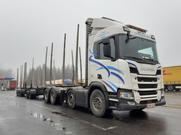 Kuljetus J&R Hakkaraisen Scania R650
Kuljetus J&R Hakkarainen Oy:n Scania R650 puutavarayhdistelmä
Avainsanat: Hakkarainen Scania R650 ABC Hirvaskangas