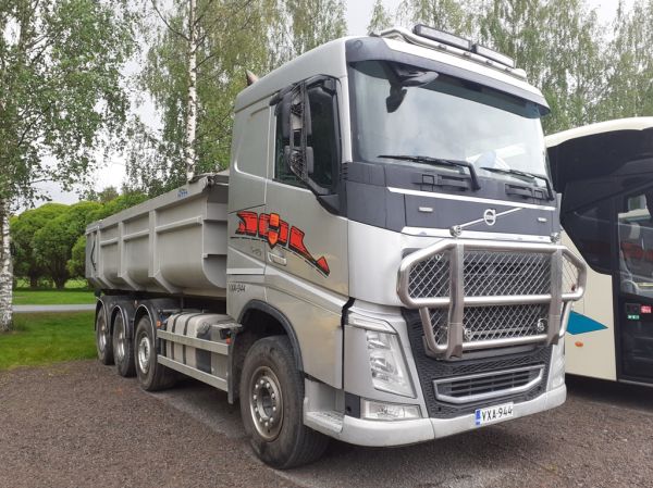 Kuljetus J Riihimäen Volvo FH500
Kuljetus J Riihimäen Volvo FH500 sora-auto.
Avainsanat: Riihimäki Volvo FH500 Perho25