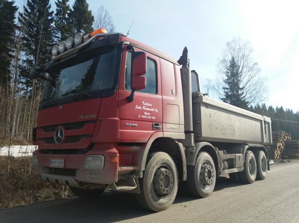 Kuljetus J Rintamäen MB 3248 Actros
Kuljetus J Rintamäki Oy:n MB 3248 Actros sora-auto.
Avainsanat: Rintamäki MB 3248 Actros