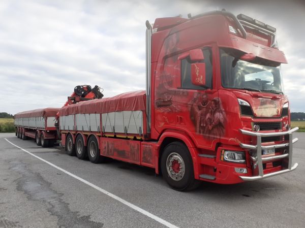Kuljetus J Salmisen Scania
Kuljetus J Salmisen nosturilla varustettu Scania "Indian Princess" täysperävaunuyhdistelmä.
Avainsanat: Salminen Scania Indian Princes ST1