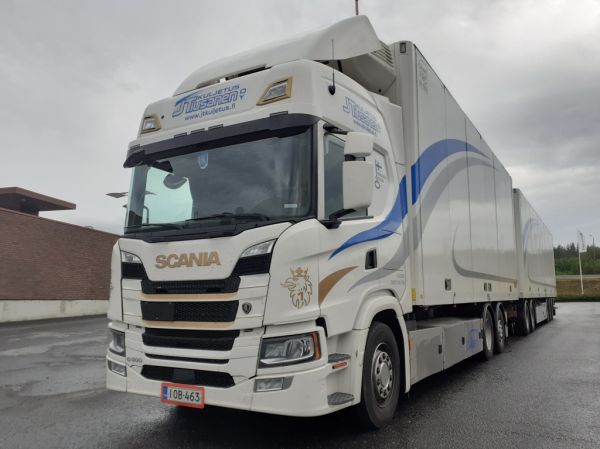 Kuljetus J Tiusasen Scania G500
Kuljetus J Tiusanen Oy:n Scania G500 täysperävaunuyhdistelmä.
Avainsanat: Tiusanen Scania G500 ABC Hirvaskangas 1