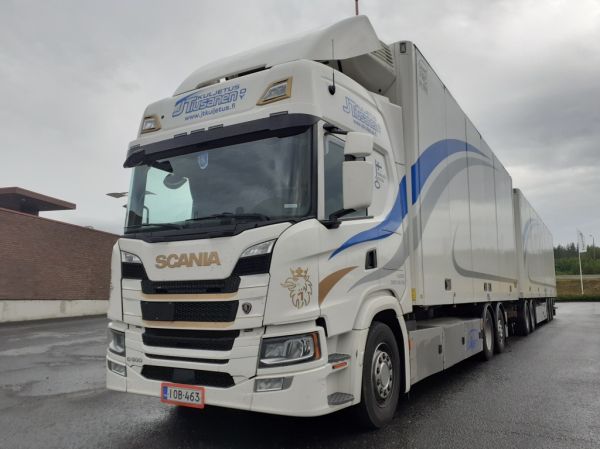 Kuljetus J Tiusasen Scania G500
Kuljetus J Tiusanen Oy:n Scania G500 täysperävaunuyhdistelmä.
Avainsanat: Tiusanen Scania G500 ABC Hirvaskangas