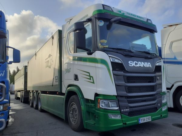 Kuljetus J Virran Scania R590
Kuljetus J Virta Oy:n Scania R590 täysperävaunuyhdistelmä.
Avainsanat: Virta Tilaus-Rahti Scania R590 ABC Hirvaskangas