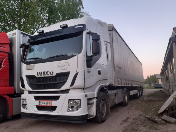 Kuljetus ja Jakelu Järvikylän Iveco Stralis 450
Kuljetus ja Jakelu Järvikylä Oy:n Iveco Stralis 450 puoliperävaunuyhdistelmä.
Avainsanat: Järvikylä Iveco Stralis 450