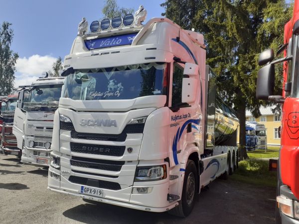 Kuljetus Japen Scania 560G
Valion ajossa oleva Kuljetus Jape Oy:n Scania 560G maitoauto.
Avainsanat: Valio Jape Scania 560G Runni25