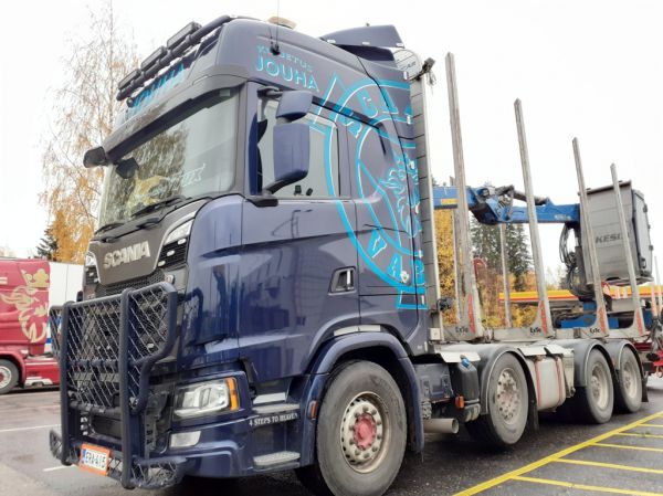 Kuljetus Jouhan Scania S730
Kuljetus Jouha Ky:n Scania S730 puutavarayhdistelmä.
Avainsanat: Jouha Scania S730 Shell Hirvaskangas