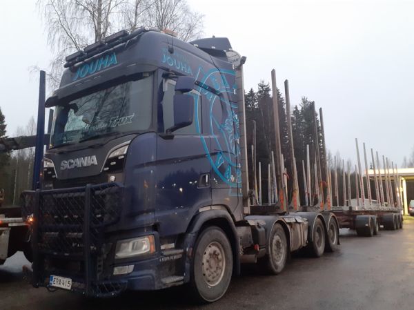 Kuljetus Jouhan Scania S730
Kuljetus Jouha Ky:n Scania S730 puutavarayhdistelmä.
Avainsanat: Jouha Scania S730 ST1 Hirvaskangas