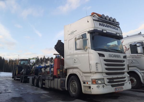 Kuljetus K Holopaisen Scania R480
Kuljetus K Holopainen Oy:n nosturilla varustettu Scania R480 täysperävaunuyhdistelmä.
Avainsanat: Holopainen Scania R480 ABC Hirvaskangas