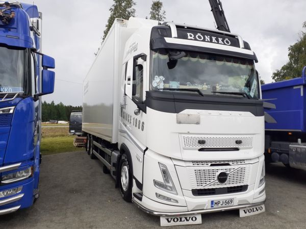 Klikkaa kuvaa nähdäksesi se täysikokoisena
==============
Kuljetus K Rönkön Volvo FH
Kuljetus K Rönkkö Oy:n Volvo FH rahtiauto.
Avainsanat: Rönkkö Volvo FH Runni26 Veeti Kuljetus K Rönkön Volvo FH
Kuljetus K Rönkkö Oy:n Volvo FH rahtiauto.
Avainsanat: Rönkkö Volvo FH Runni26 Veeti