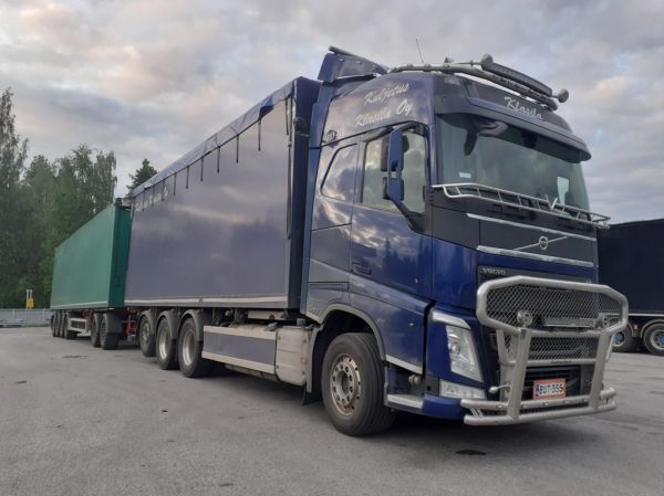 Kuljetus Klasilan Volvo FH540
Kuljetus Klasila Oy:n Volvo FH540 hakeyhdistelmä.
Avainsanat: Klasila Volvo FH540 Neste