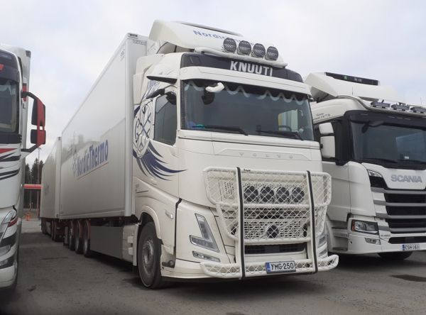 Kuljetus Knuutin Volvo FH500
Kuljetus Knuutin Volvo FH500 täysperävaunuyhdistelmä.
Avainsanat: Knuuti Volvo FH500 ABC Hirvaskangas Nordic-Thermo