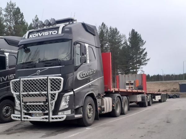 Kuljetus Koiviston Volvo FH540
Kuljetus Koiviston Volvo FH540 lavettiyhdistelmä.
Avainsanat: Koivisto Volvo FH540 Shell Hirvaskangas
