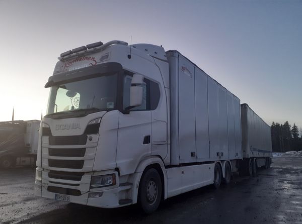 Kuljetus Kontiaisen Scania 540S
Kuljetus Kontiainen Oy:n Scania 540S täysperävaunuyhdistelmä.
Avainsanat: Kontiainen Scania 540S ABC Hirvaskangas