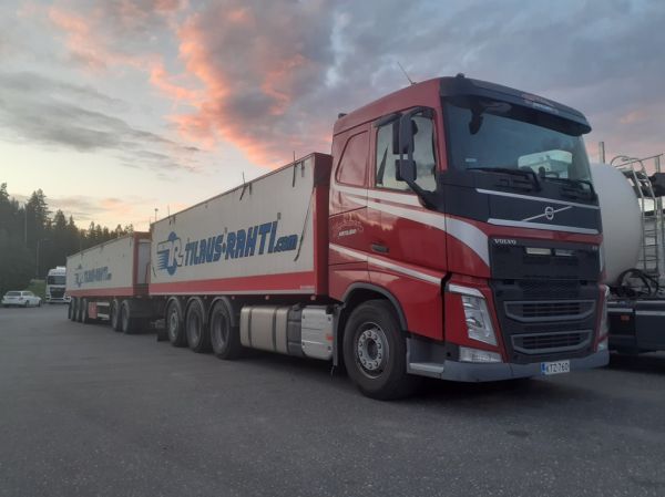 Klikkaa kuvaa nähdäksesi se täysikokoisena
==============
Kuljetus Kontiaisen Volvo FH16
Kuljetus Kontiainen Oy:n Volvo FH16 täysperävaunuyhdistelmä.
Avainsanat: Kontiainen Volvo FH16 ABC Hirvaskangas Tilaus-Rahti Kuljetus Kontiaisen Volvo FH16
Kuljetus Kontiainen Oy:n Volvo FH16 täysperävaunuyhdistelmä.
Avainsanat: Kontiainen Volvo FH16 ABC Hirvaskangas Tilaus-Rahti