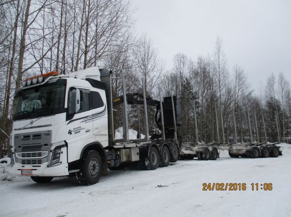 Kuljetus Korpelan Volvo FH16 
Kuljetus Korpela Oy:n Volvo FH16 puutavarayhdistelmä.
Avainsanat: Korpela Volvo FH16 Neste