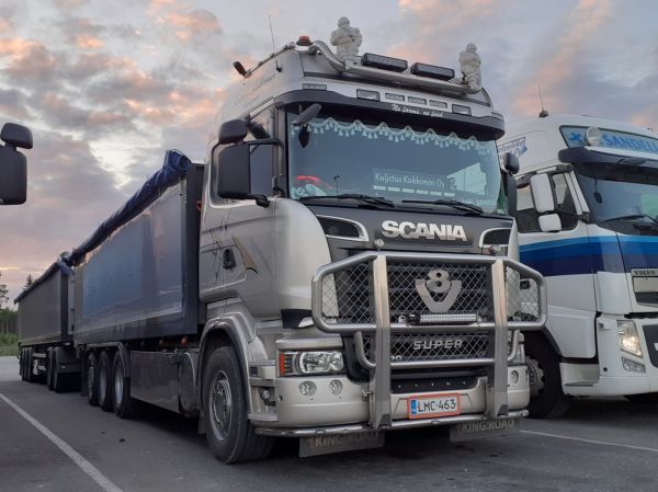 Kuljetus Kukkosen Scania R620
Kuljetus Kukkonen Oy:n Scania R620 täysperävaunuyhdistelmä.
Avainsanat: Kukkonen Scania R620 ABC Hirvaskangas Matti Automies