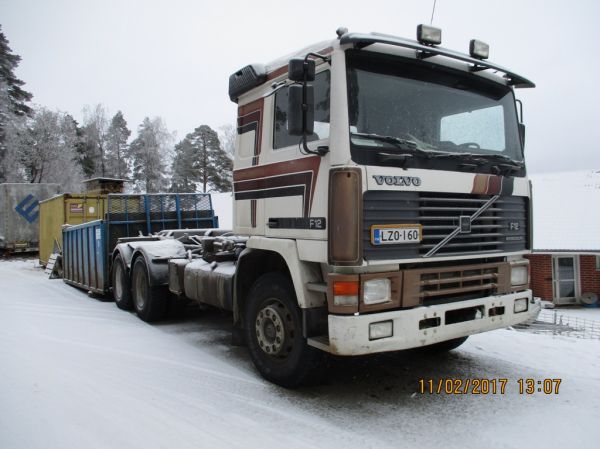 Kuljetus Kuparin Volvo F12
Kuljetus Kupari Ky:n Volvo F12 vaihtolava-auto.
Avainsanat: Kupari Volvo F12