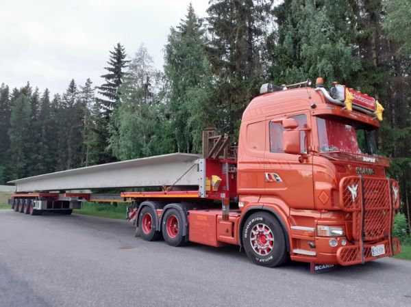 Kuljetus Kurosen Scania
Kuljetus Kurosen Scania puoliperävaunuyhdistelmä.
Avainsanat: Kuronen Scania ABC Hirvaskangas
