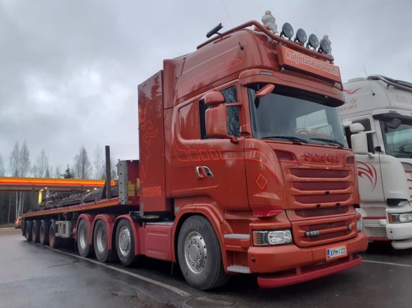 Kuljetus Kurosen Scania R580
Kuljetus Kurosen Scania R580 puoliperävaunuyhdistelmä.

Avainsanat: Kuronen Scania R580 Shell Hirvaskangas